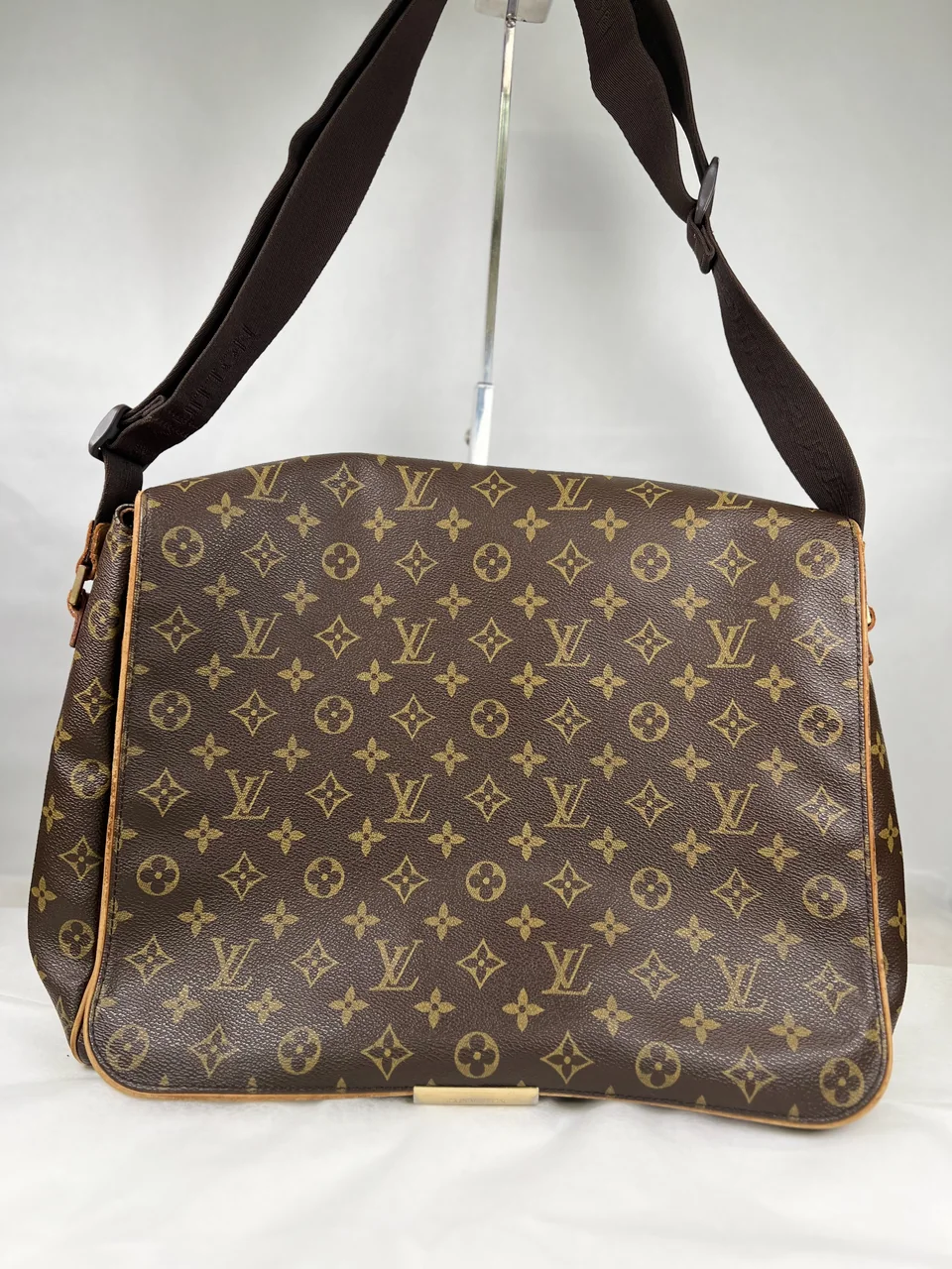 LV MONOGRAM ABBESSES