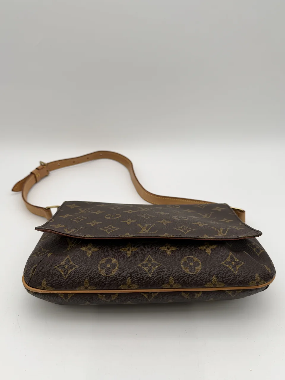 LV MONOGRAM MUSETTE TANGO SHORT view 6