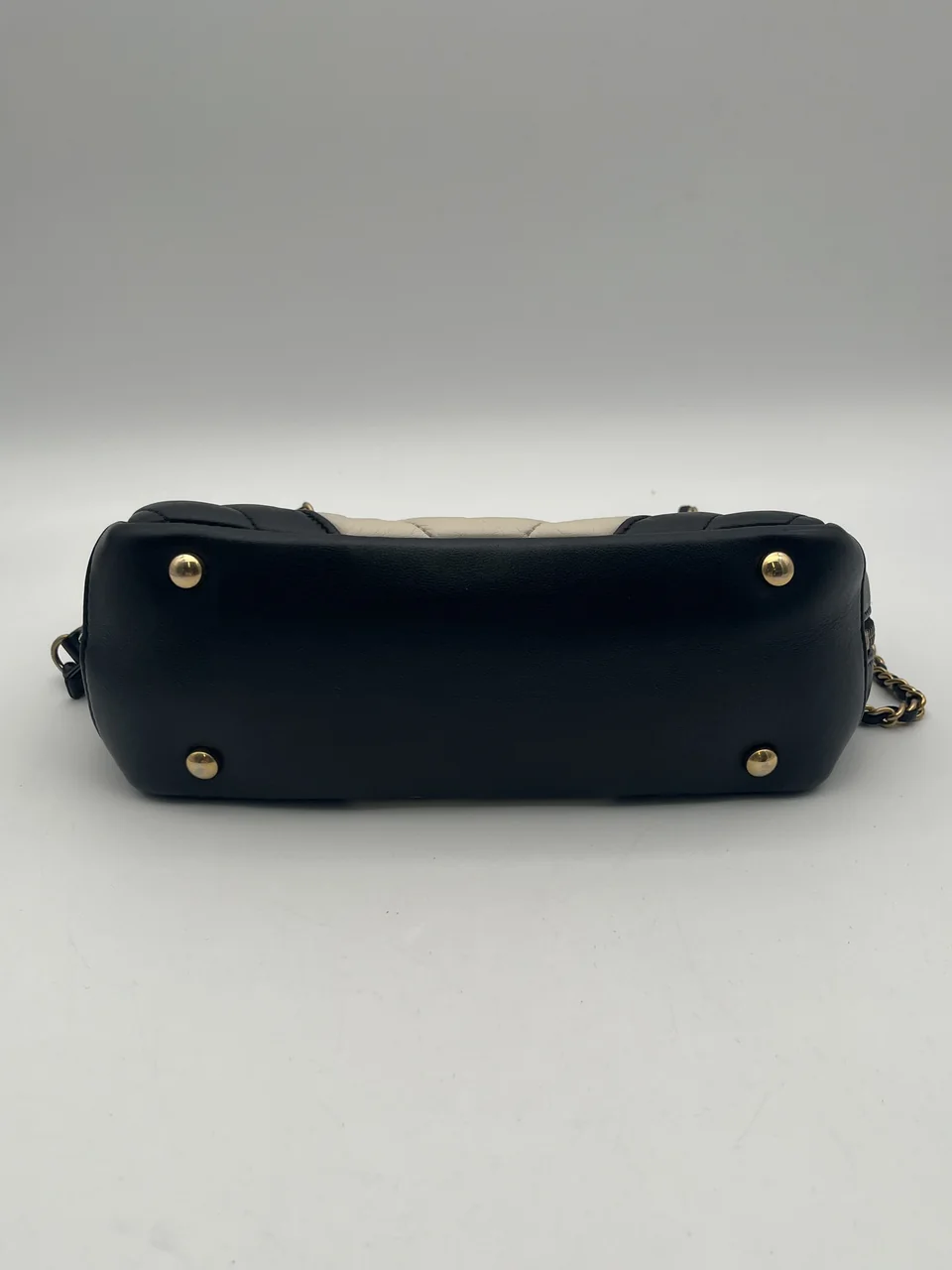 CHANEL LAMB SKIN V-STITCH (20 SERIAL CODE) view 4