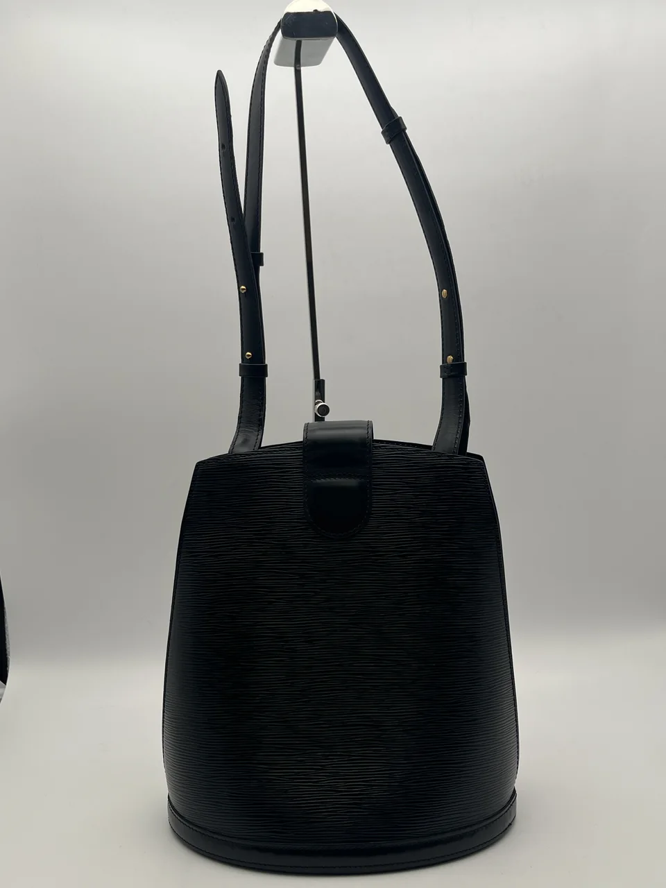 LV HANDBAG view 3