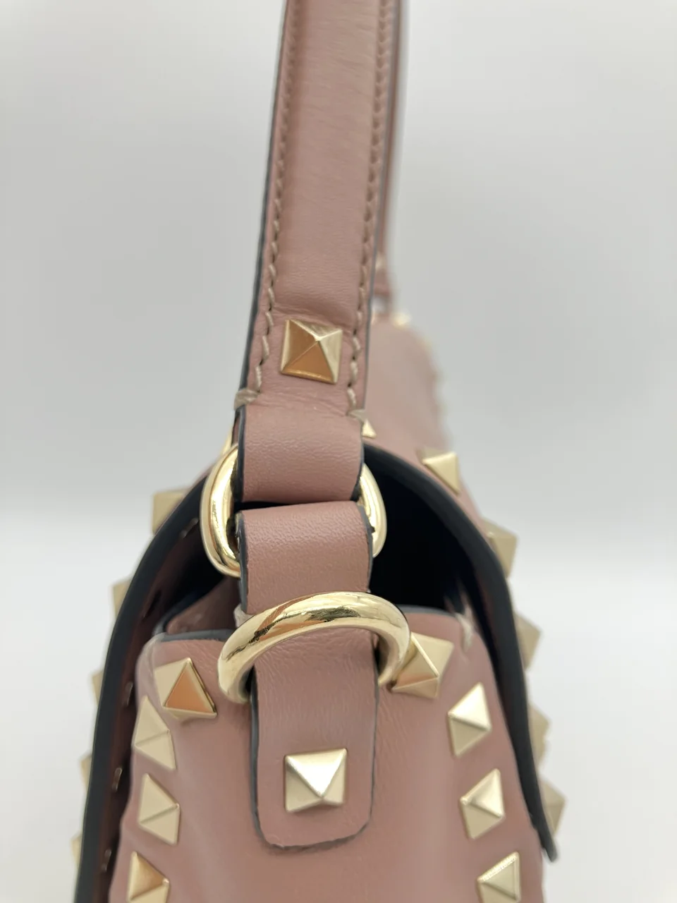 VALENTINO SHOULDER BAG (BROWN) view 17