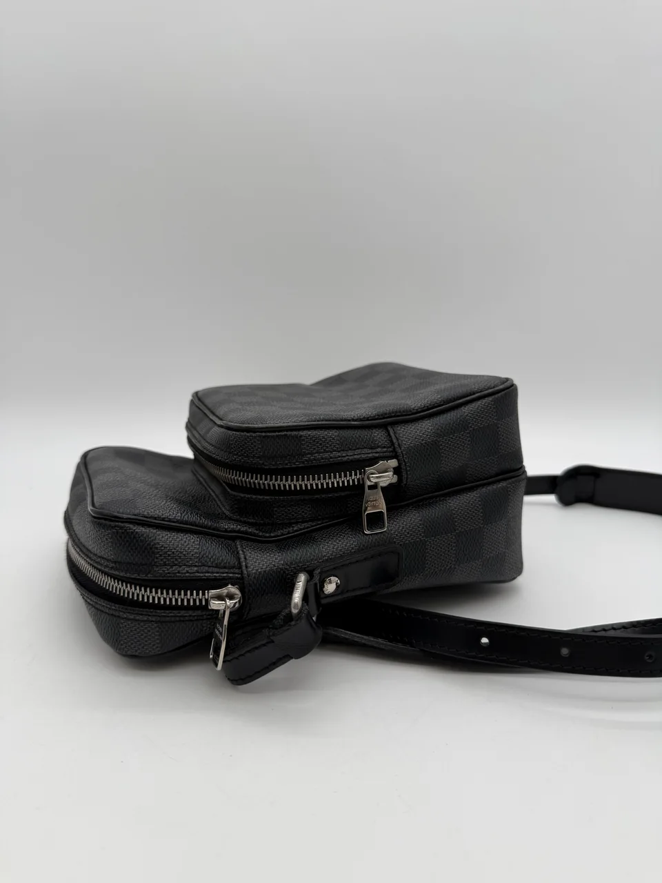 LV DAMIER GRAPHITE REM view 4
