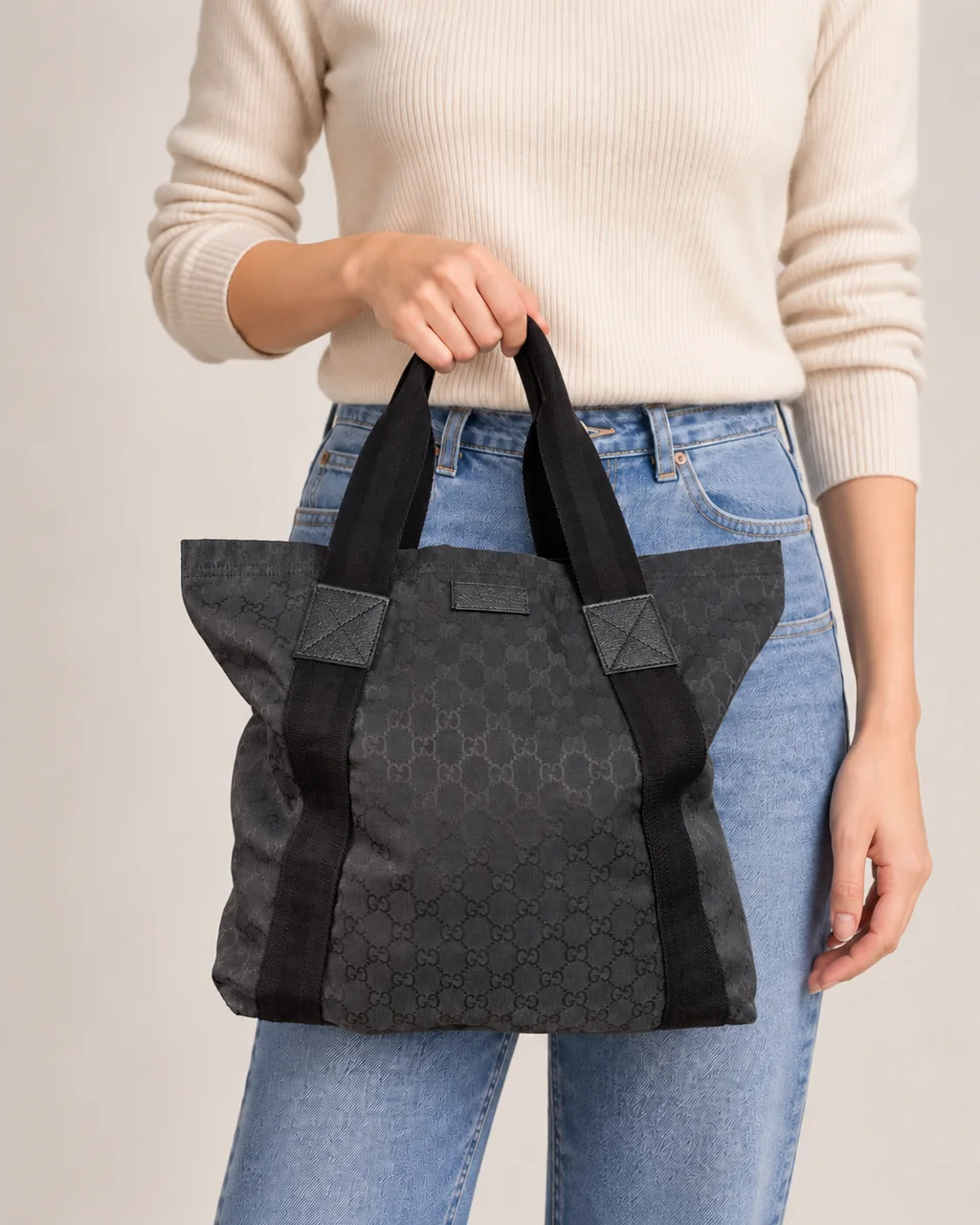 AJ-46 518/10 GUCCI GG CANVAS TOTE BAG