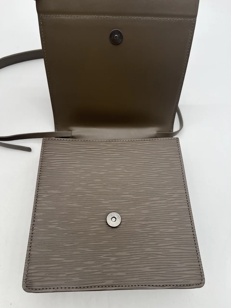 LV EPI SHOULDER BAG view 7