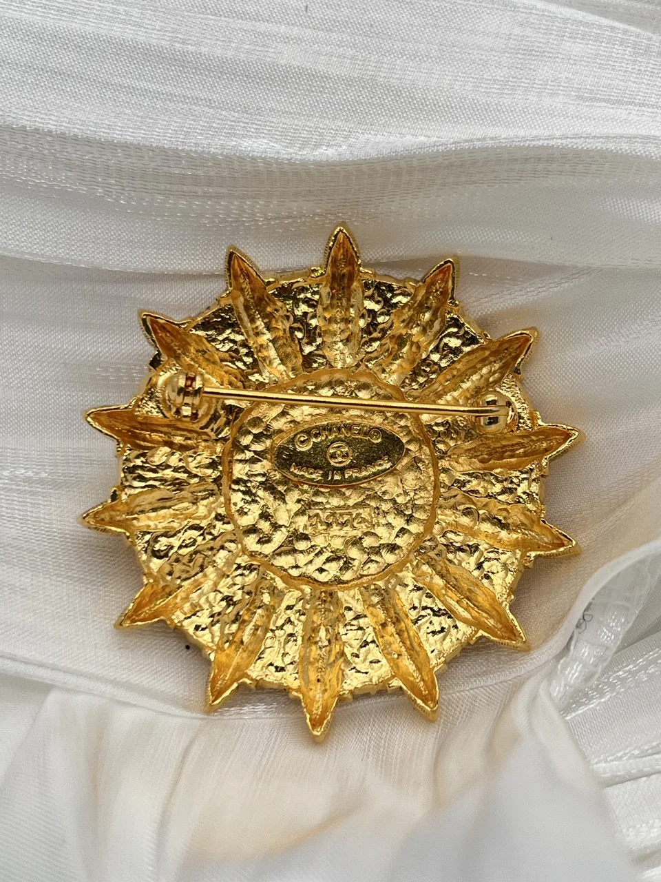 CHANEL BROOCH view 3