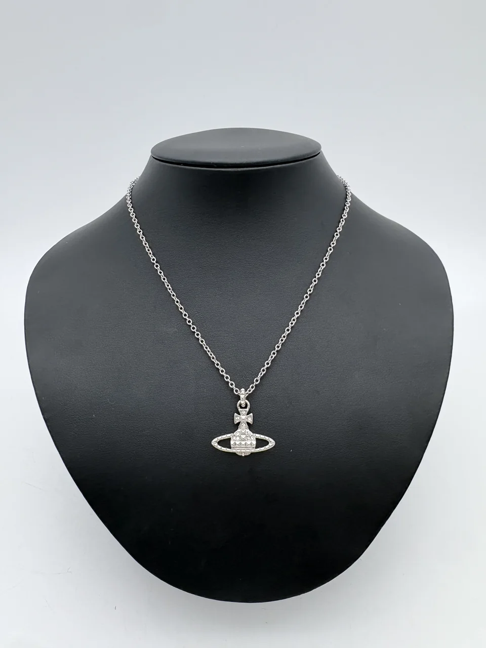 VIVIENNE WESTWOOD ORB NECKLACE