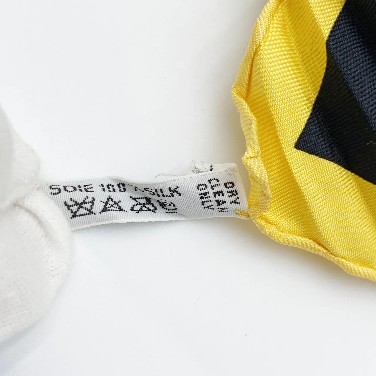 HERMES PLEATED SCARF (YELLOW) view 4