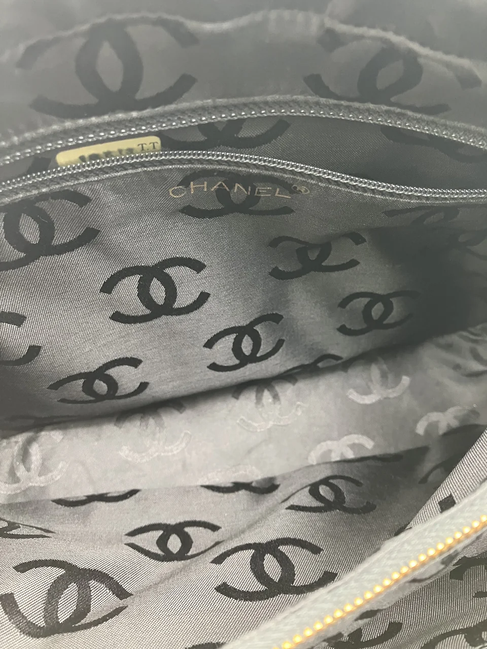 CHANEL V-STITCH CHAIN SHOULDER BAG view 19