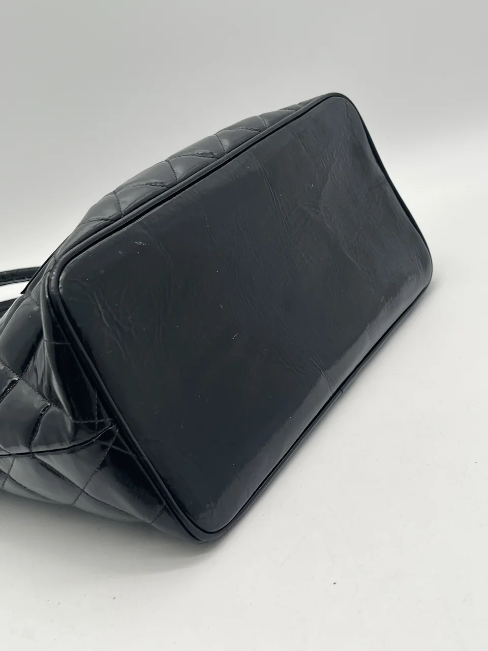 CHANEL RE-RELEASE PATENT TOTE BAG (2 SERIAL CODE) view 5