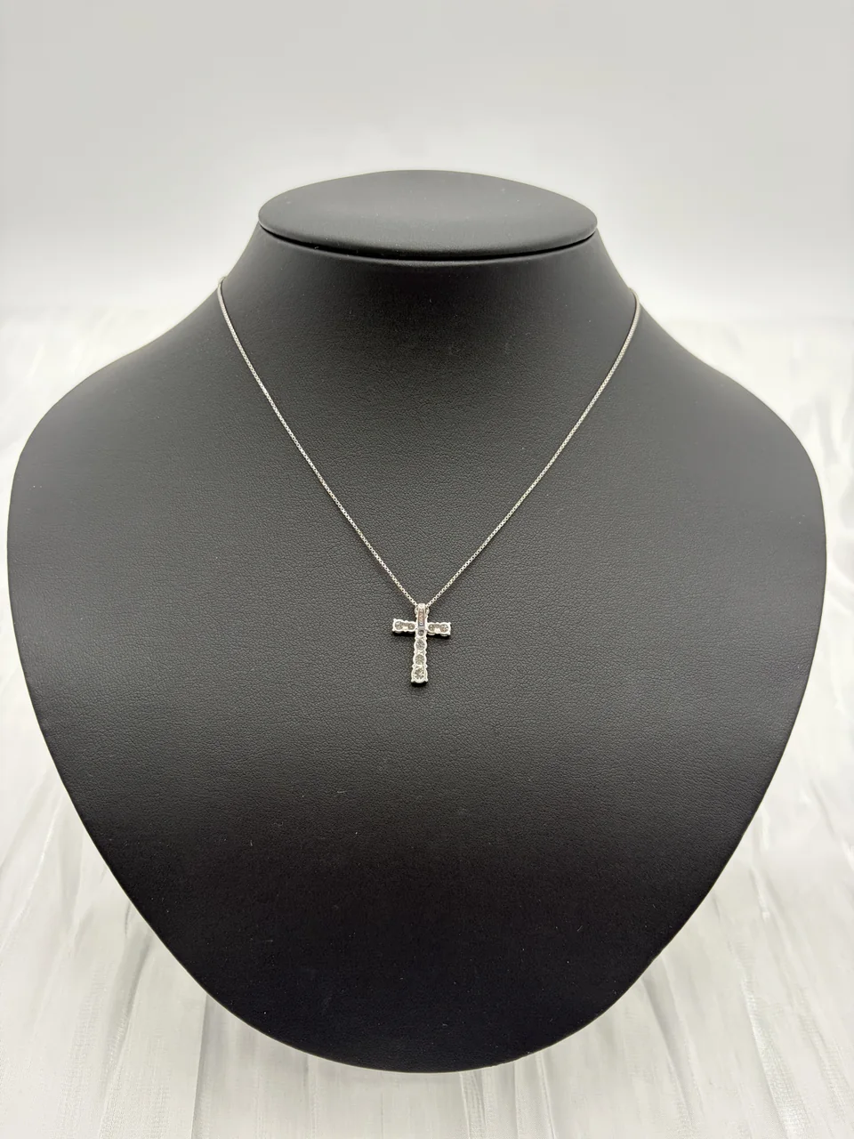 PT850/PT900 CROSS NECKLACE FD1.02CTS 4.0G hover