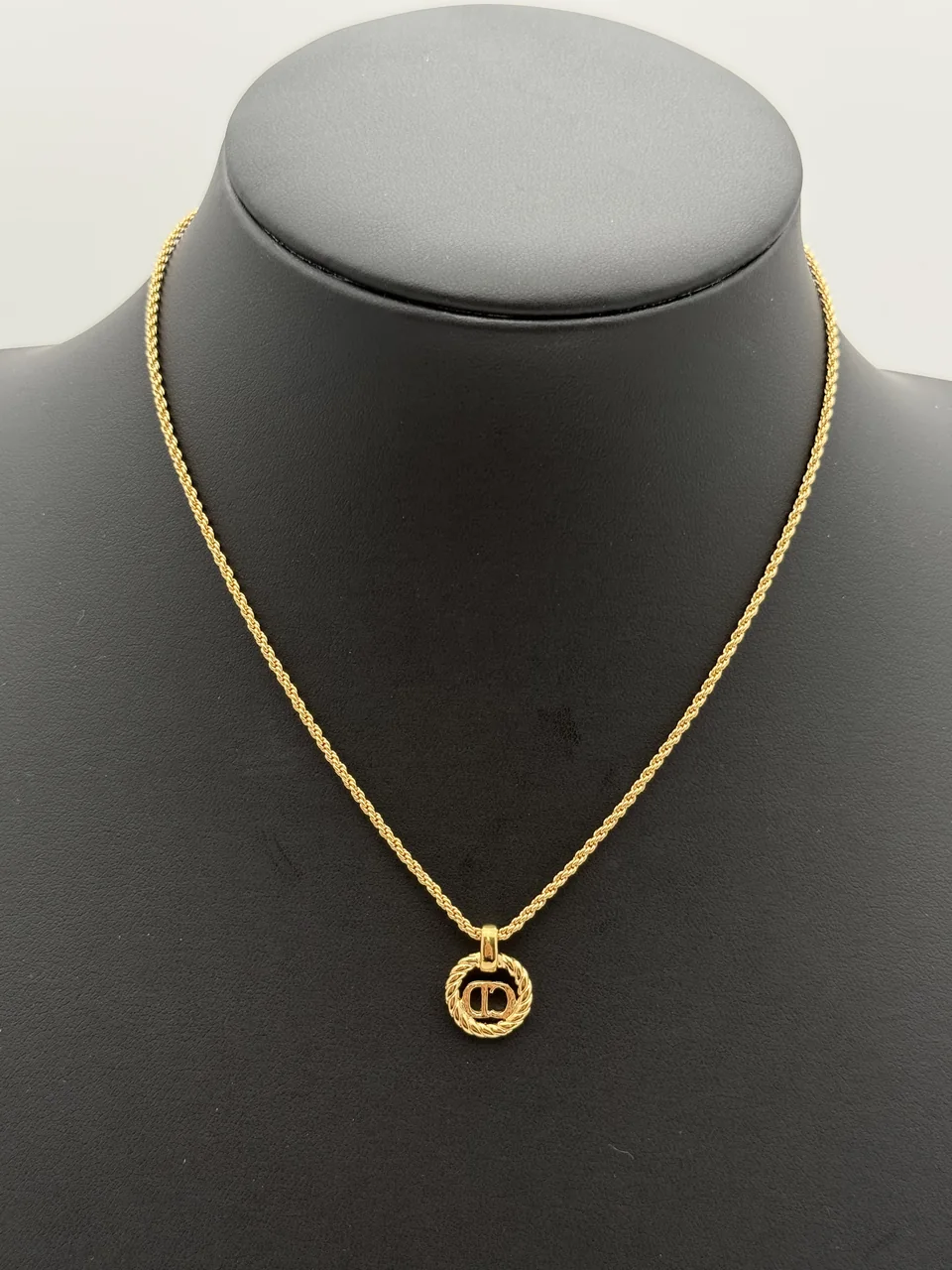 DIOR LOGO TWIST CIRCLE NECKLACE view 3