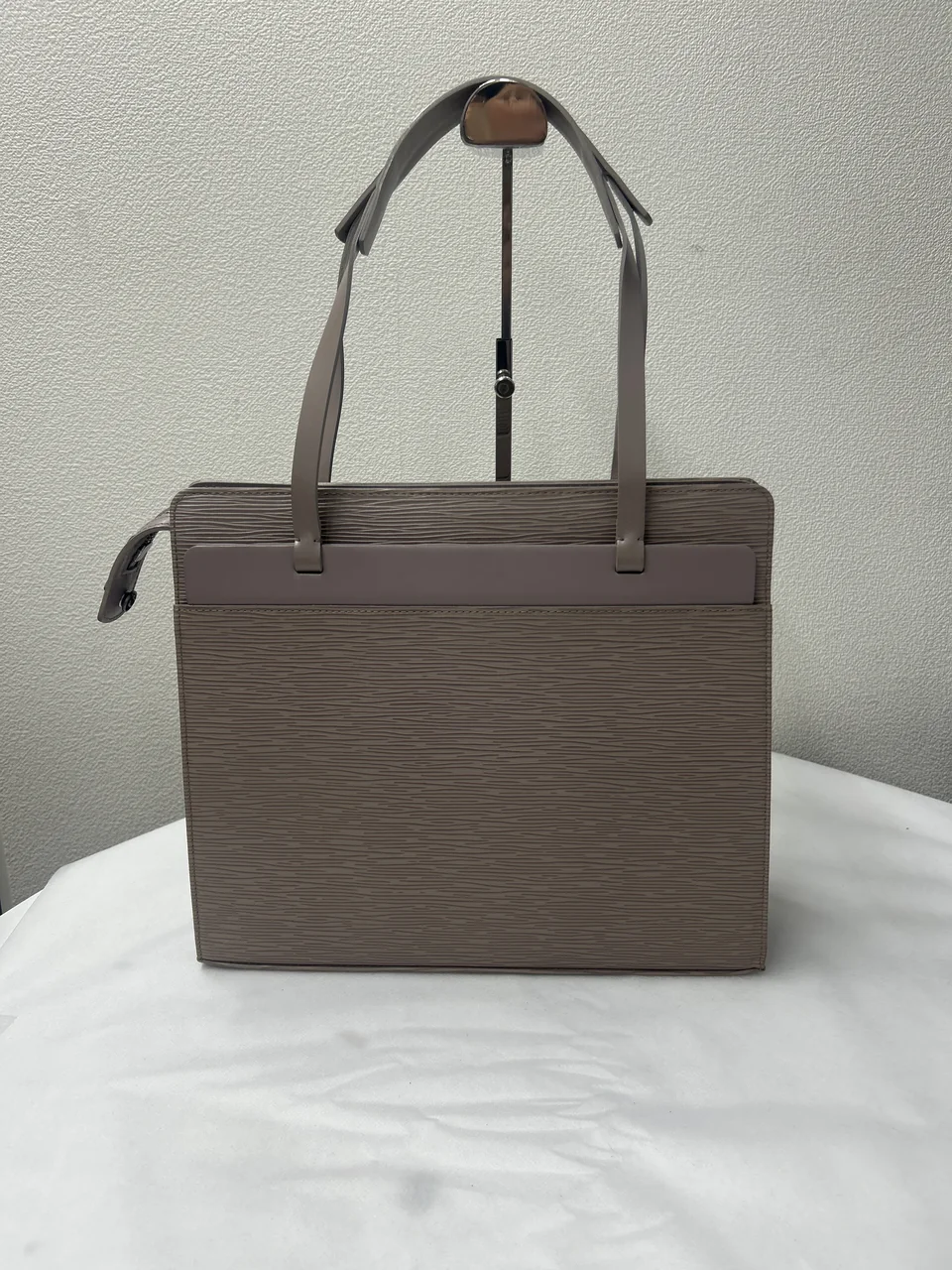 LV EPI CROISETTE PM (LILAC) view 13