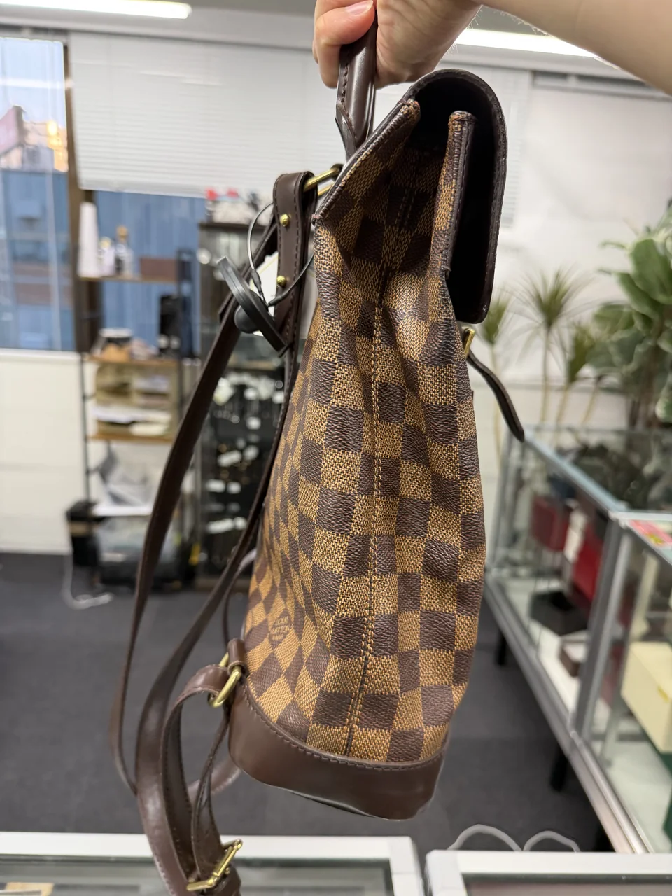 LV DAMIER SOHO view 4