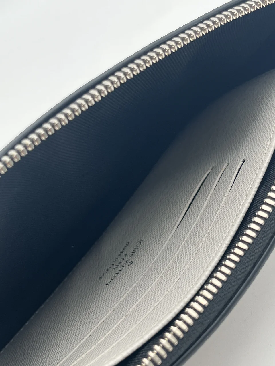 LOUIS VUITTON POUCH view 5