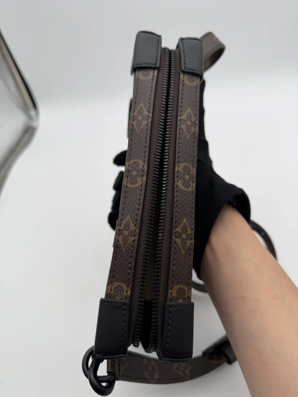 LV MONOGRAM/TAIGA SOFT TRUNK WALLET view 3