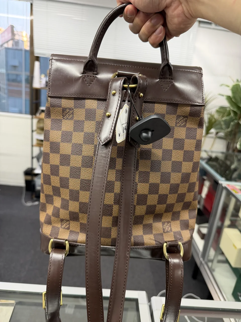 LV DAMIER SOHO view 3