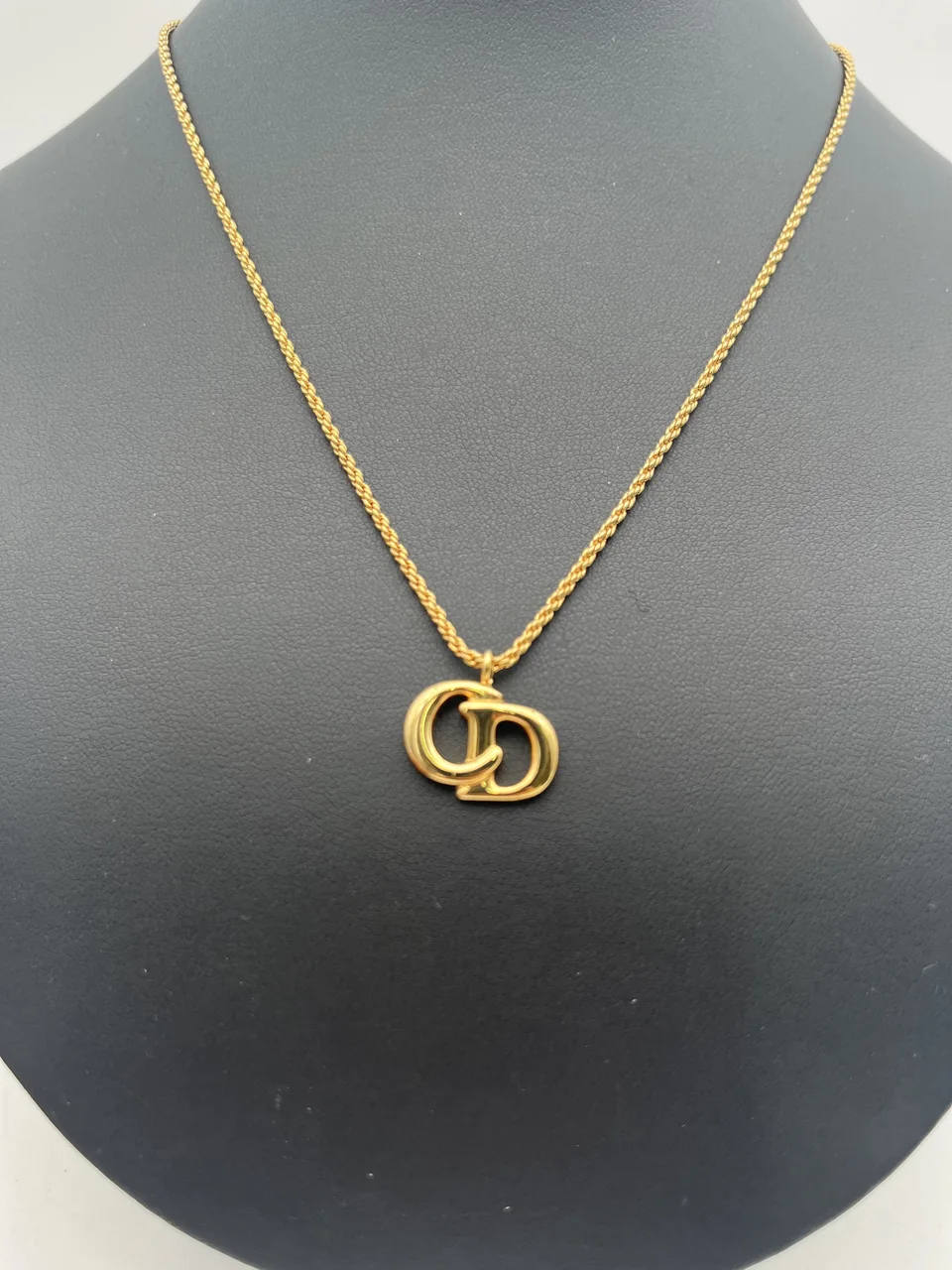 DIOR NECKLACE hover