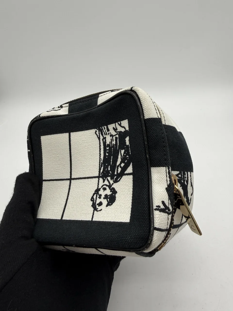 CHANEL VANITY POUCH view 7