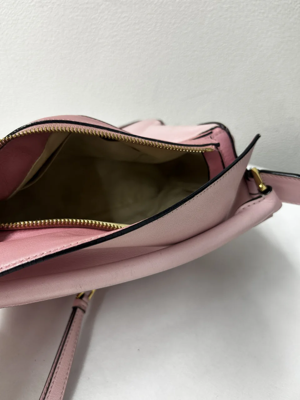 LOEWE PUZZLE (PINK) hover