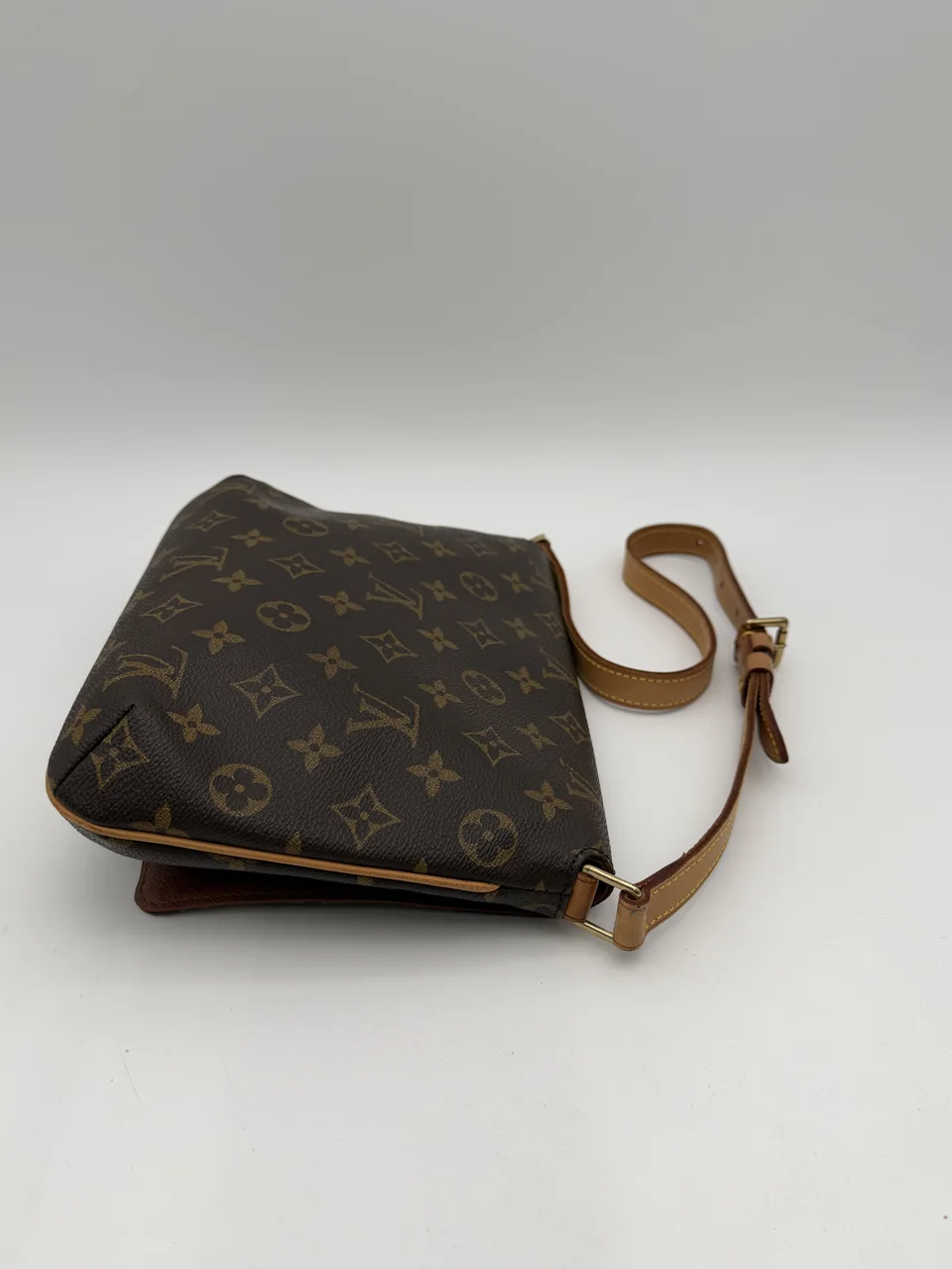 LV MONOGRAM MUSETTE TANGO SHORT view 4
