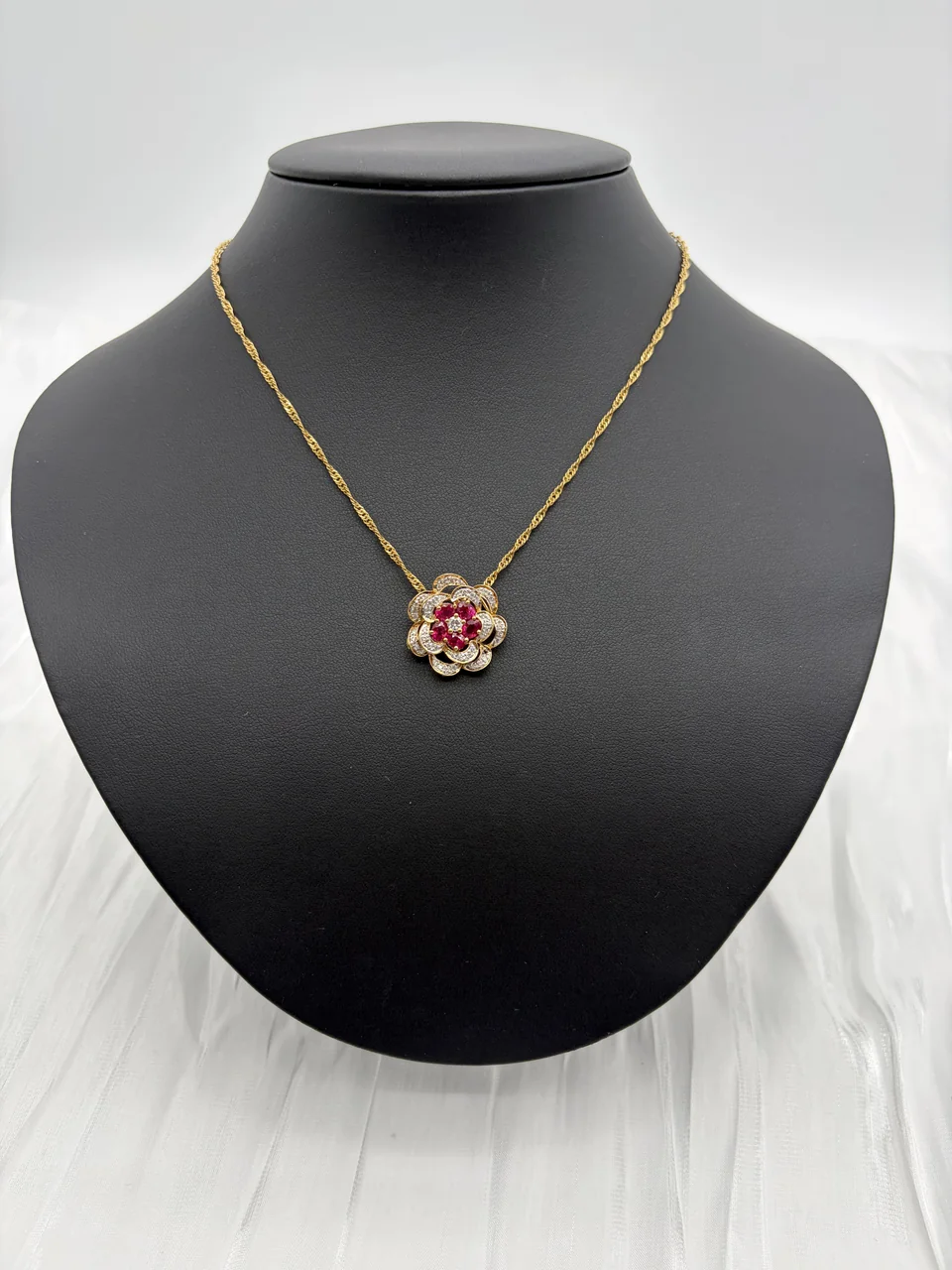 K18 FLOWER NECKLACE R1.67CTS FD0.36CT 7.4G
