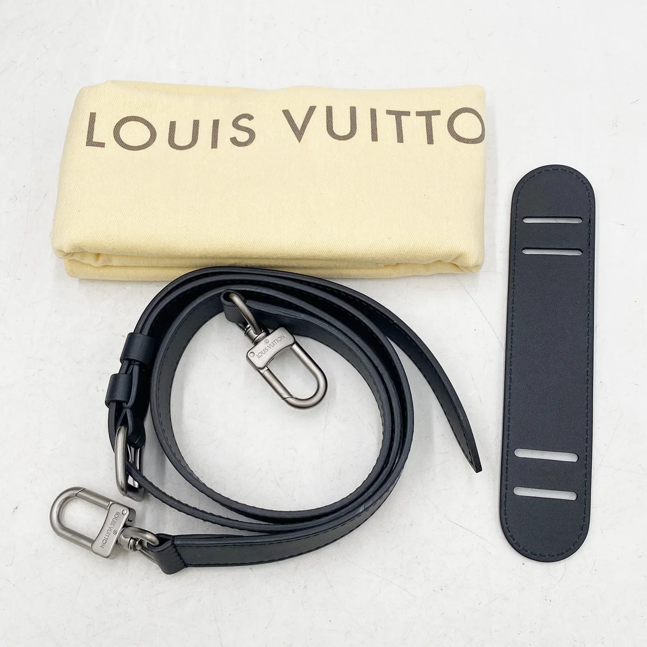 LV DAMIER INFINI TADAO PM view 3