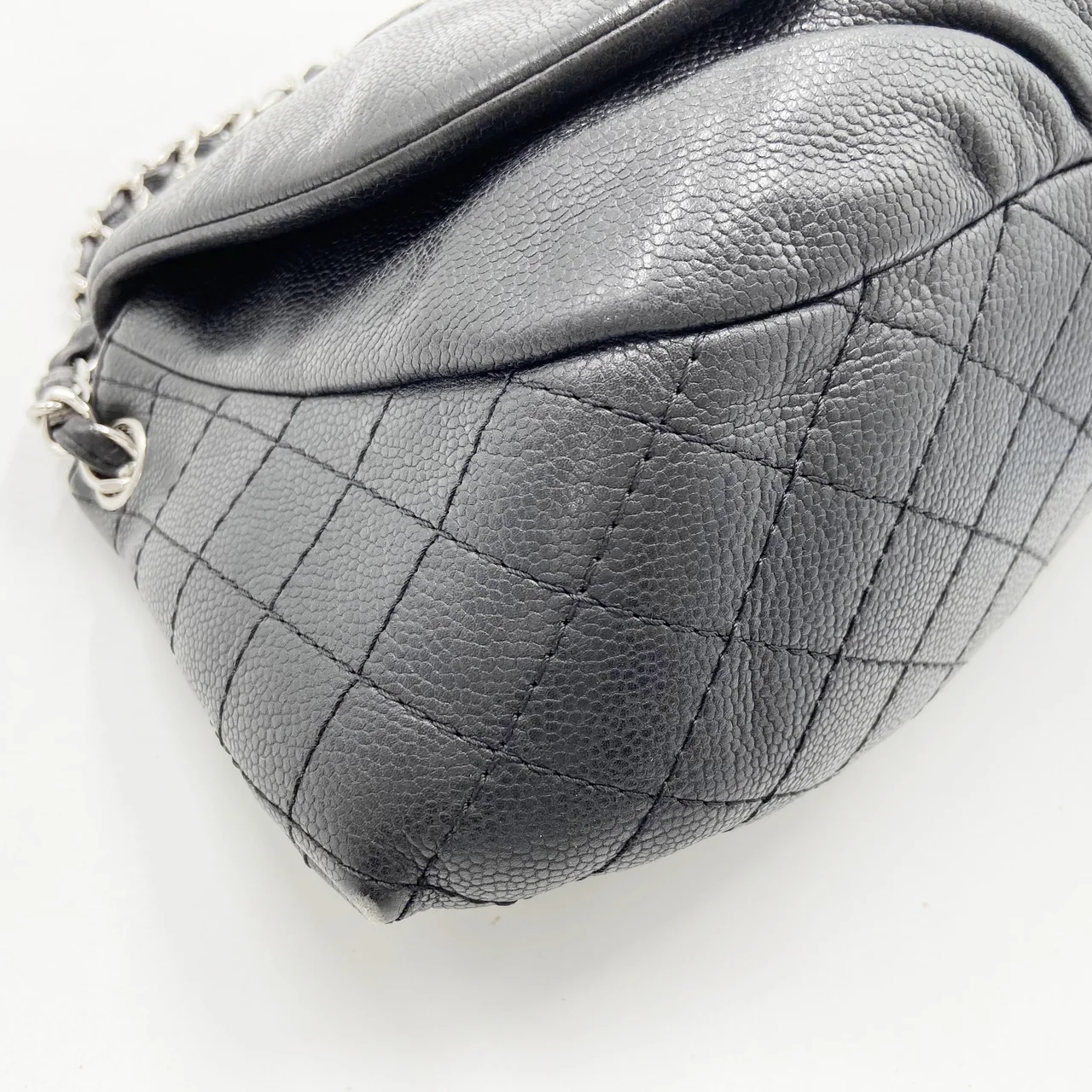 CHANEL CAVIAR CHAIN SHOULDER BAG (12 SERIAL CODE) view 4