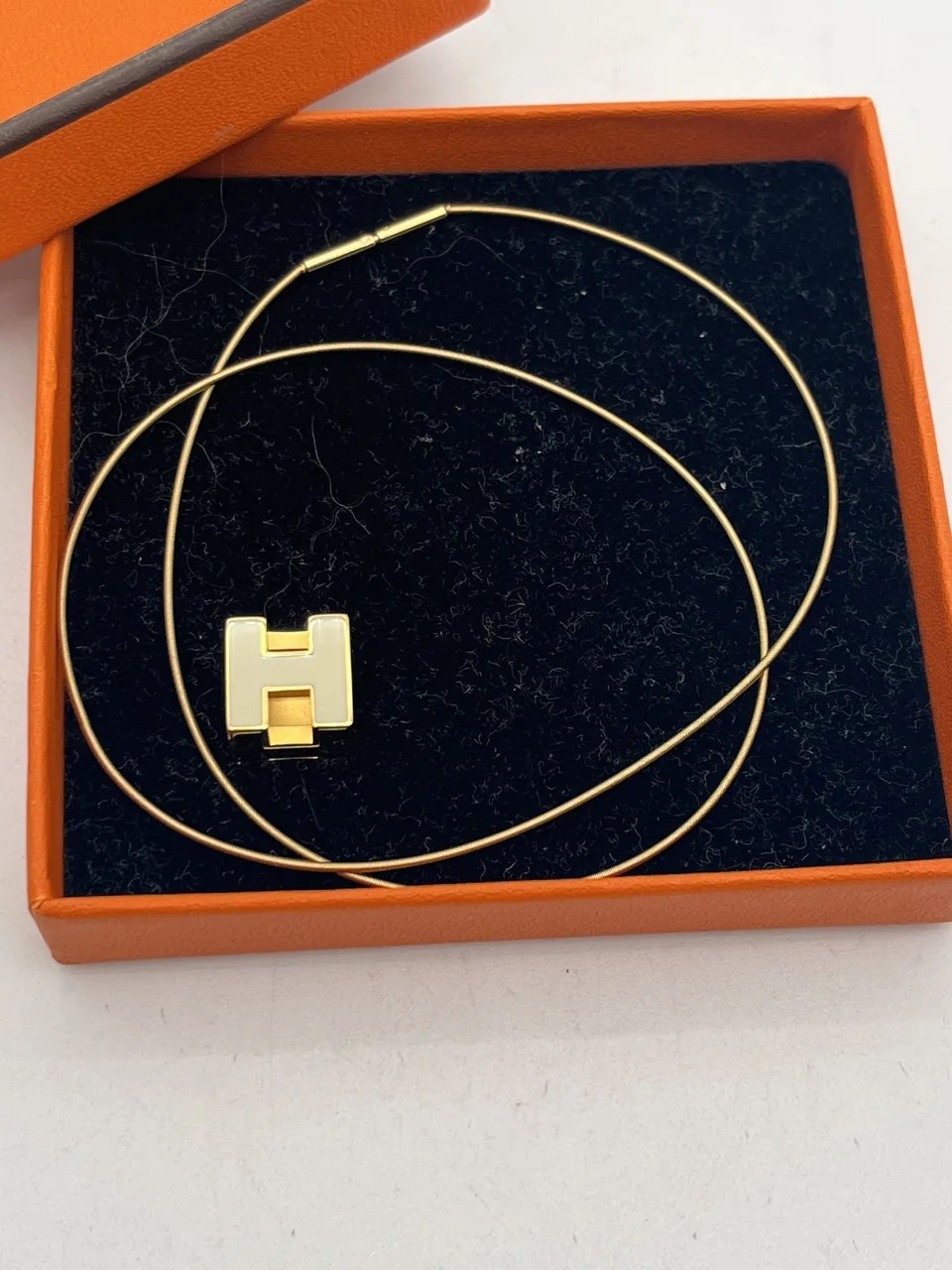 HERMES WHITE H CUBE NECKLACE view 3