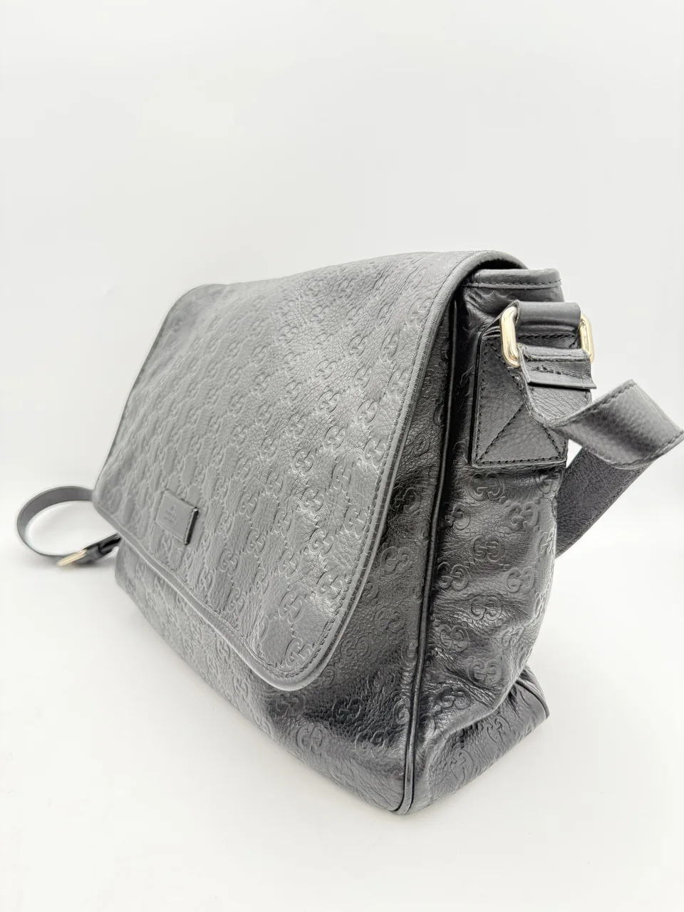 GUCCI GUCCISSIMA SHOULDER BAG (BLACK) view 5