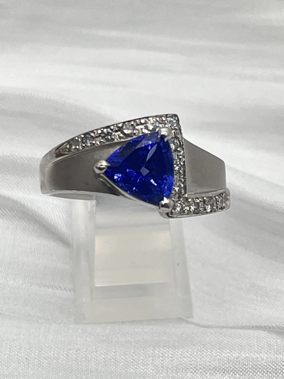PT900 TANZANITE RING 1.774CTS 9.9G WITH SMALL CERT view 4