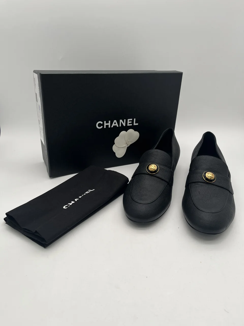 CHANEL SHOES (SIZE 40)