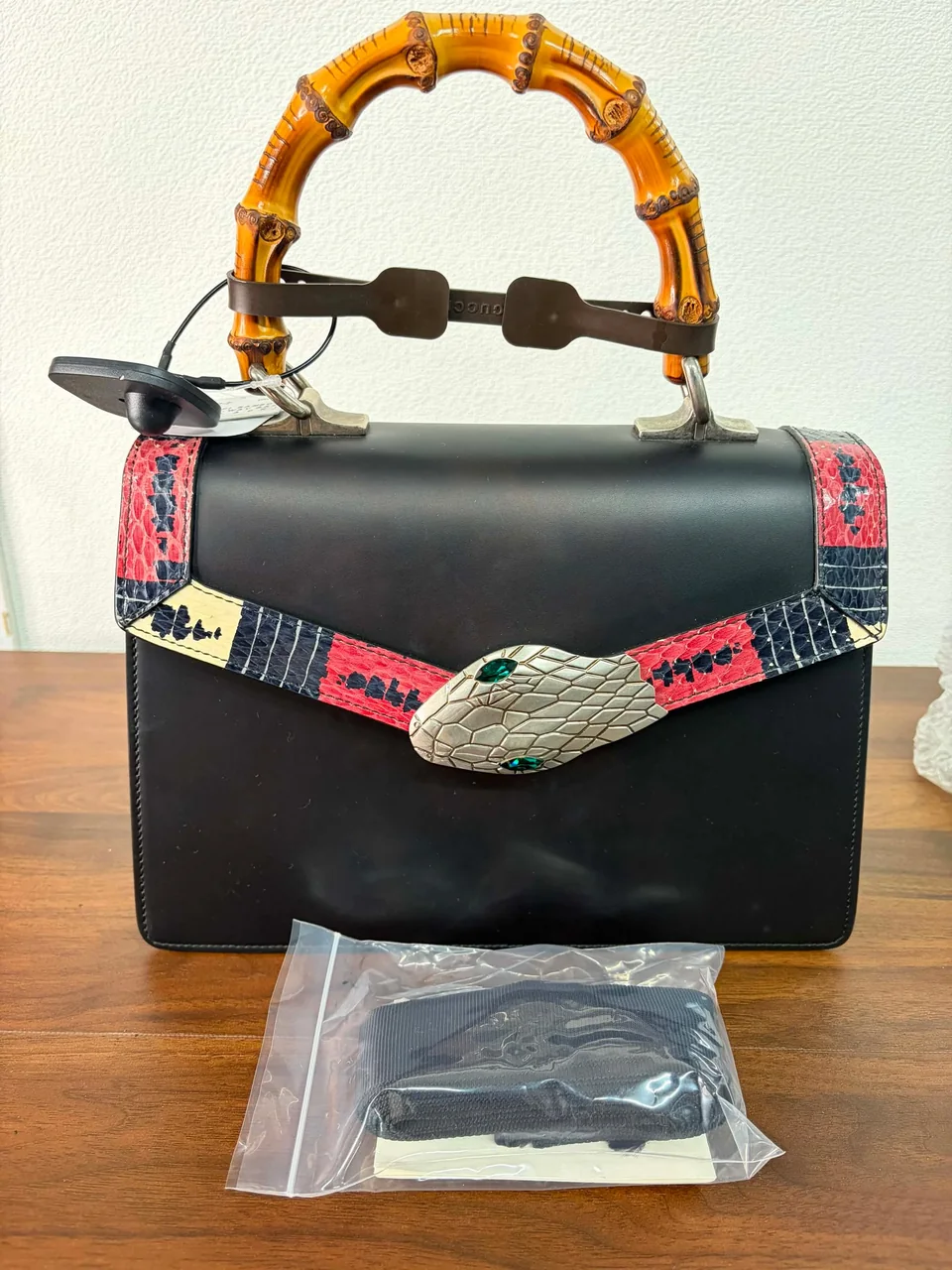 GUCCI BAMBOO TWO-WAY BAG (BLACK) photo 3