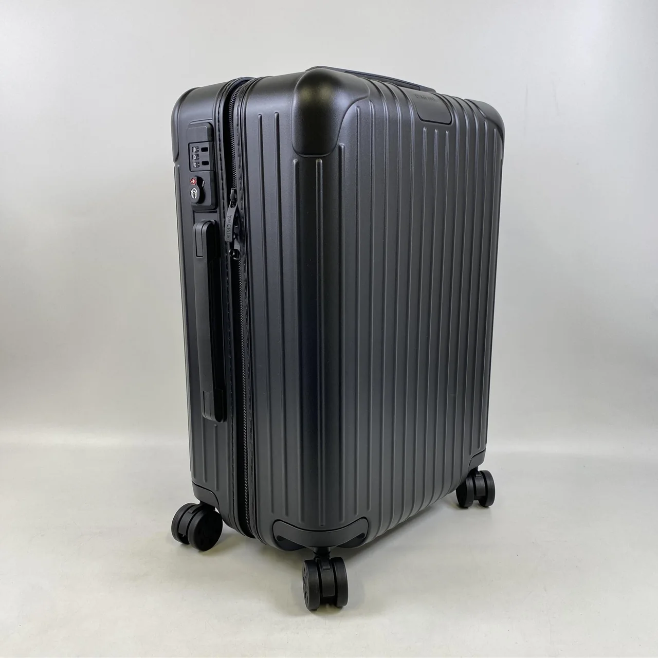RIMOWA ESSENTIAL CABIN (BLACK) view 10