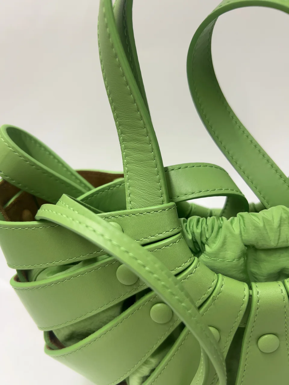 BOTTEGA VENETA THE SHELL view 3