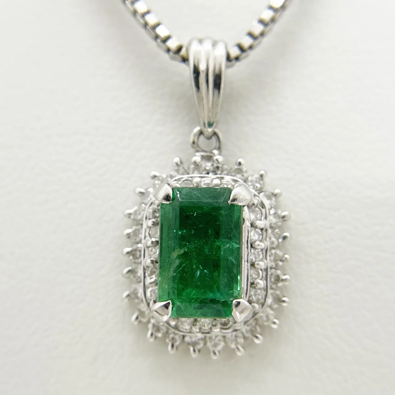 PT850/PT900 EMERALD NECKLACE E1.34CTS FD0.40CT 10.0G