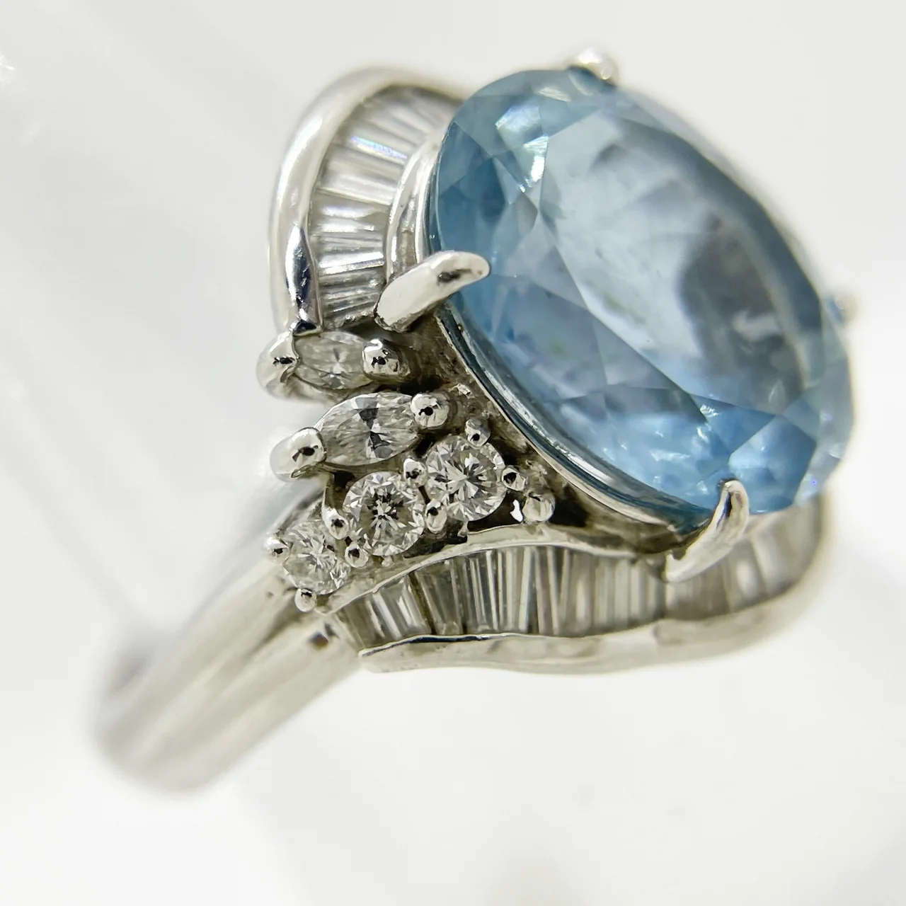 PT900 AQUAMARINE RING AQ4.322CTS FD0.69CT 9.5G hover