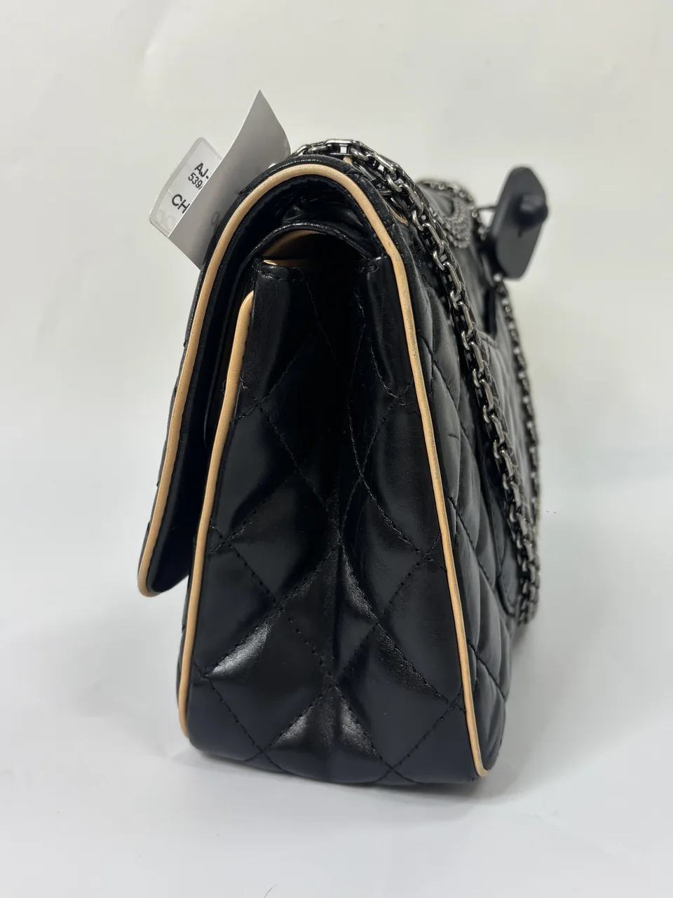 CHANEL 2.55 view 3