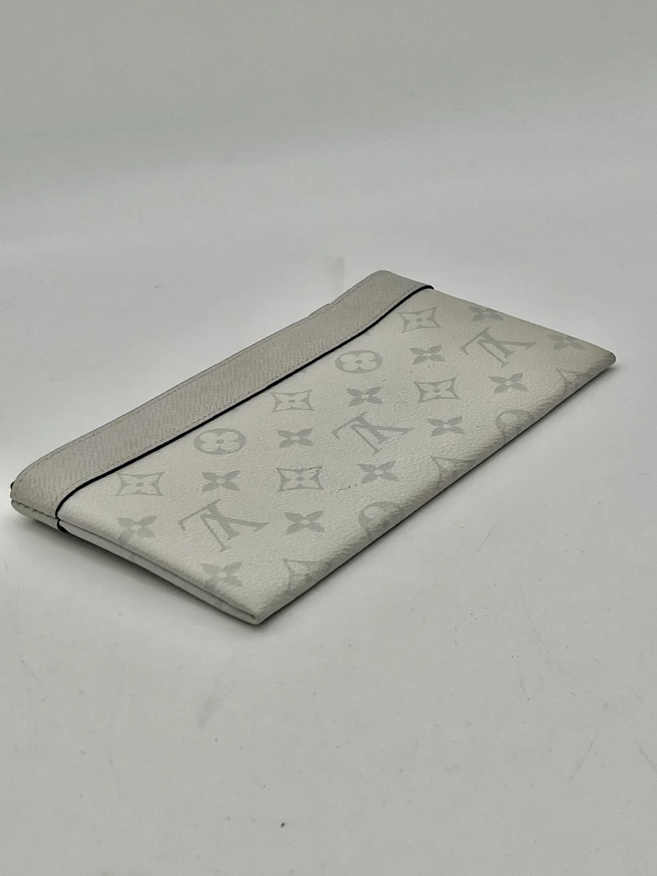 LOUIS VUITTON POUCH view 7