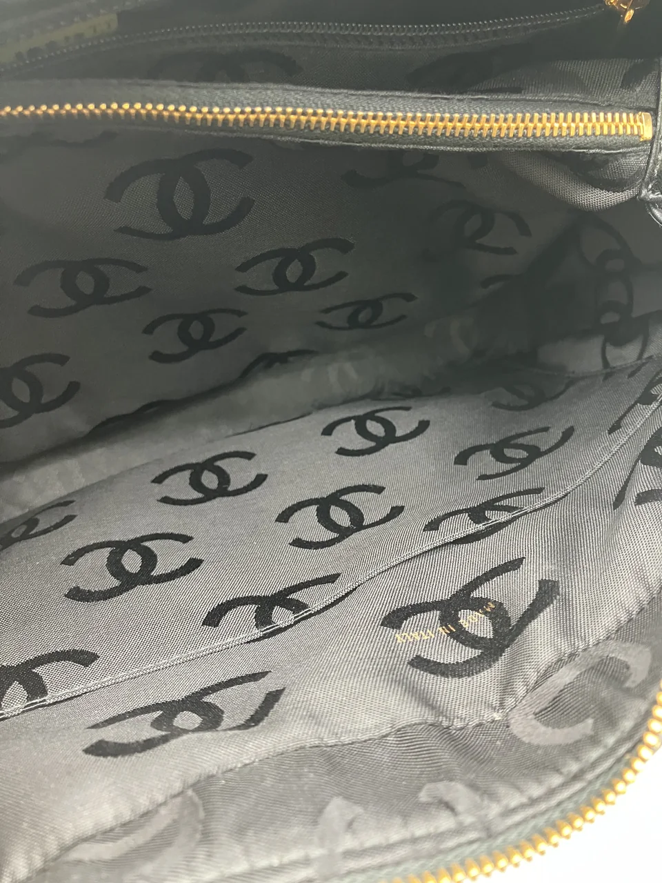 CHANEL V-STITCH CHAIN SHOULDER BAG view 18