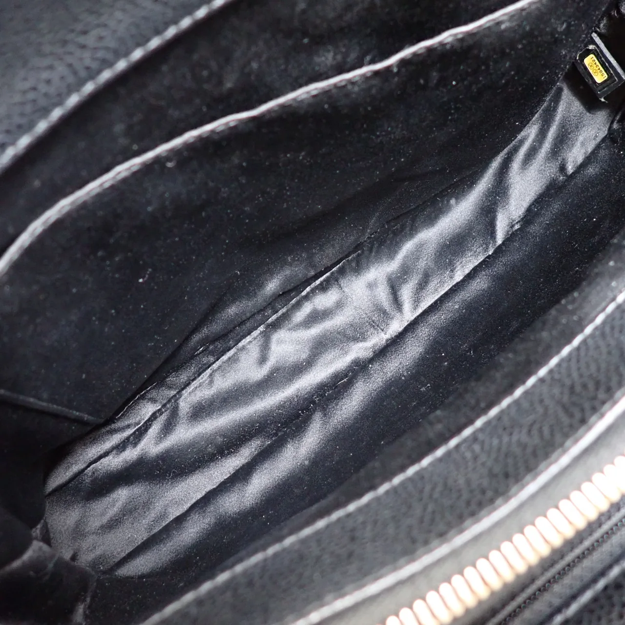 CHANEL CAVIAR GST view 16