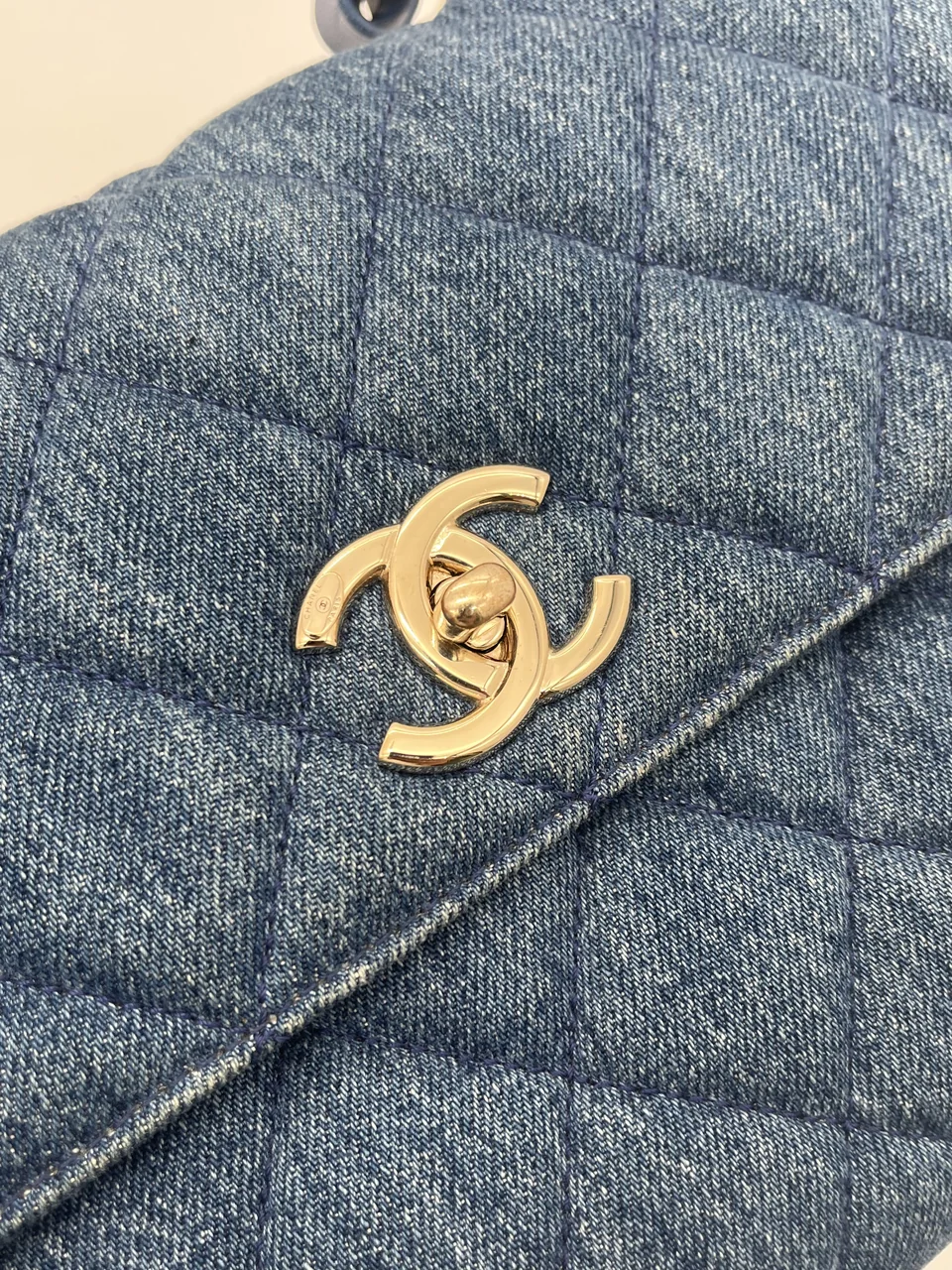 CHANEL DENIM MATELASSE TWO-WAY BAG (24 SERIAL CODE) view 4