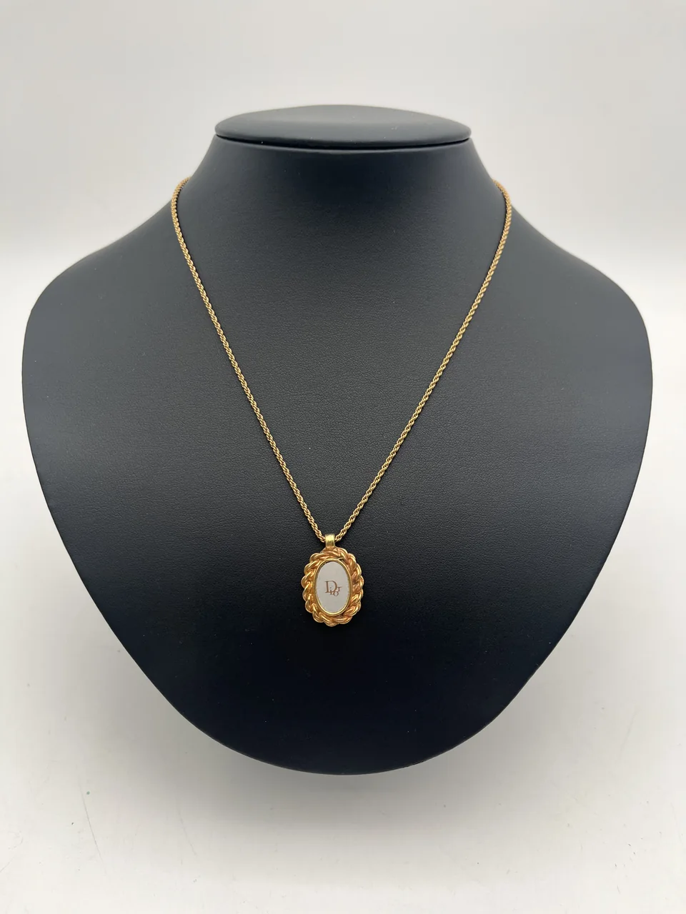 DIOR NECKLACE