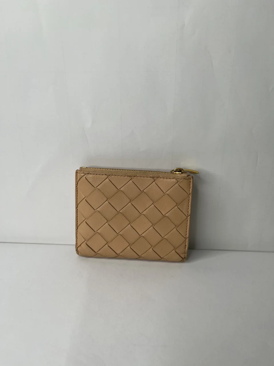 BOTTEGA VENETA BIFOLD WALLET (BEIGE) hover