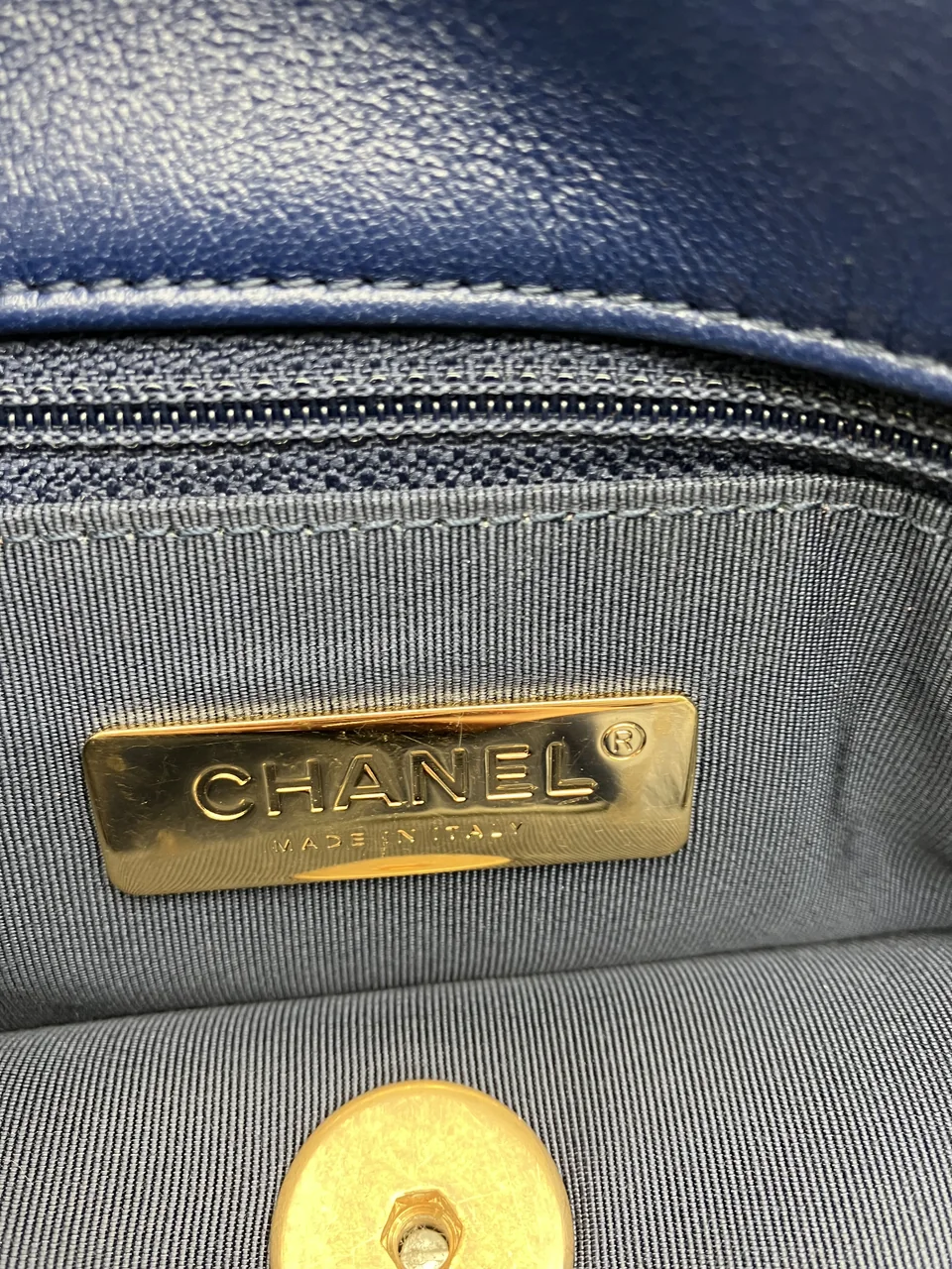 CHANEL 19 view 16