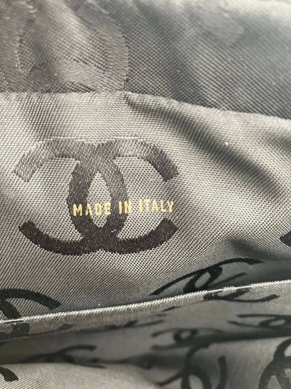 CHANEL V-STITCH CHAIN SHOULDER BAG view 22