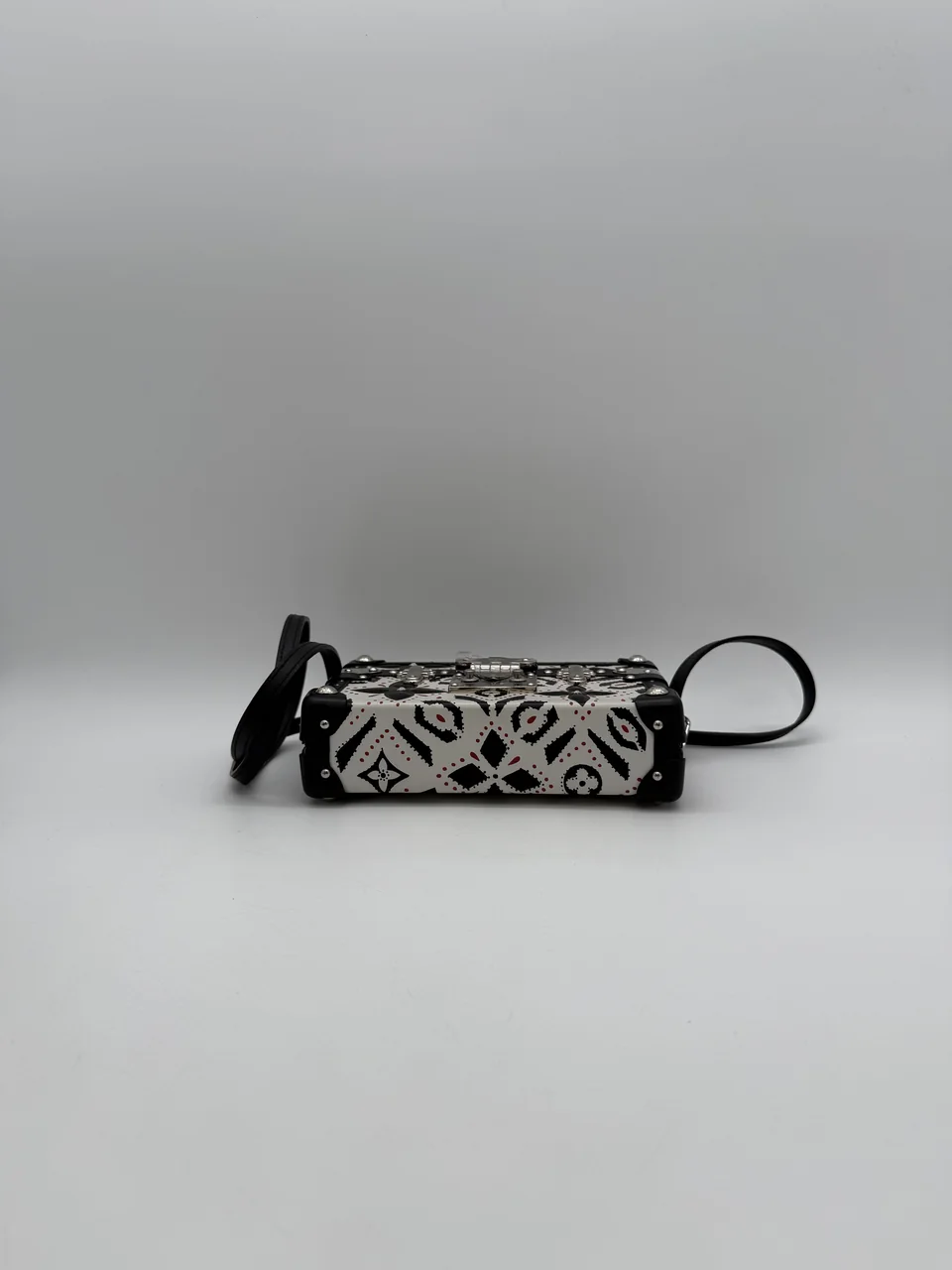 LV SHOULDER BAG view 5
