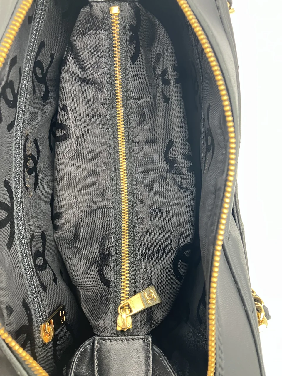 CHANEL V-STITCH CHAIN SHOULDER BAG view 11