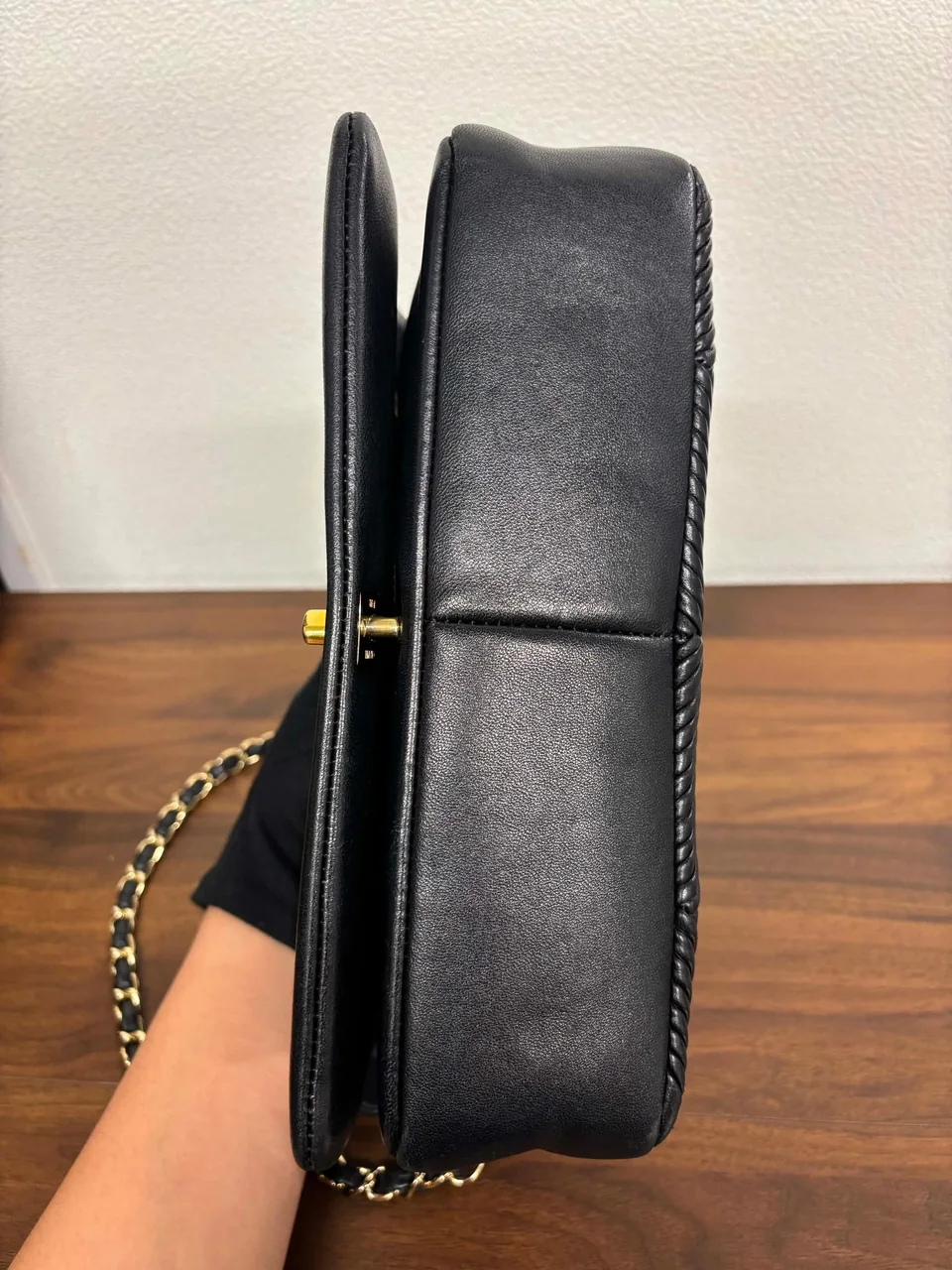 CN-1 ICAICA78 CHANEL CHEVRON PLEATED FLAP - BLACK view 6