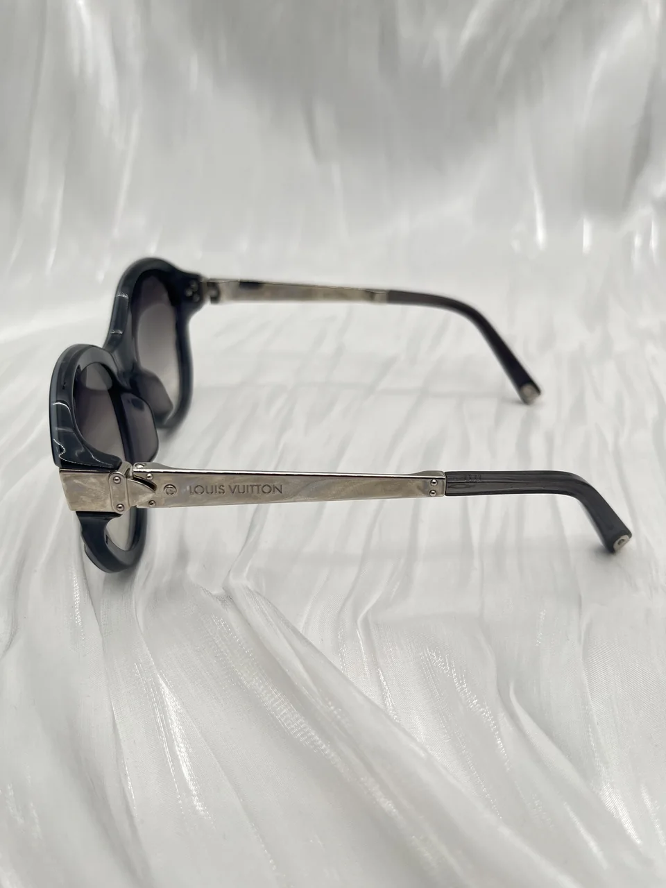 LV SUNGLASSES view 3