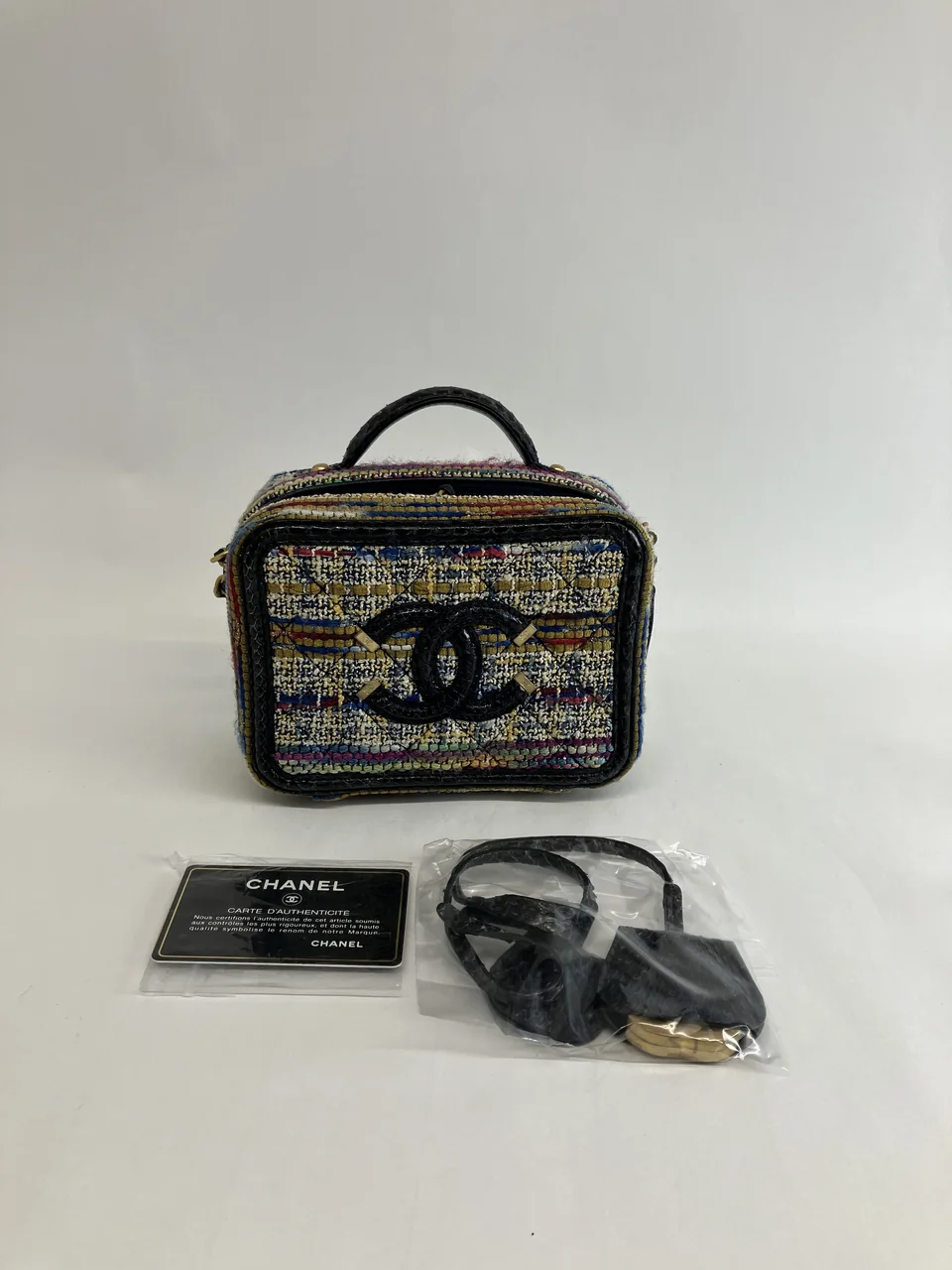 CHANEL CC FILIGREE (25 SERIAL CODE)